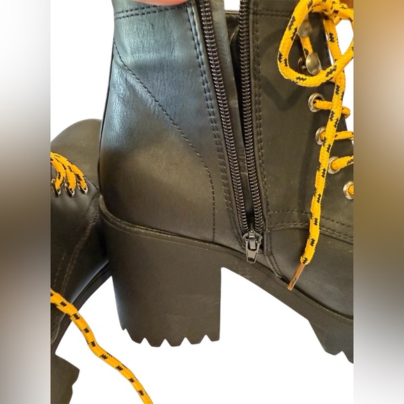 Ankle Boots black with Yellow Laces Sz 9, by se7en preppy clueless academia y2k - Picture 7 of 13